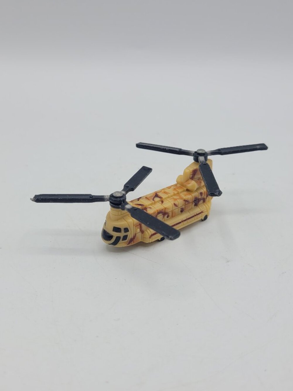 1997 Micro Hot Wheels Military CH-47 Chinook Helicopter Desert Camouflage